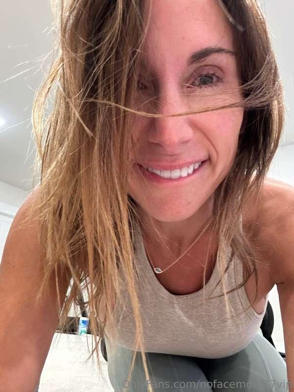 Messy hair, don’t care😜