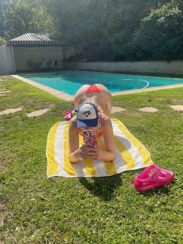 this bikini’s hanging on for dear life 🫣