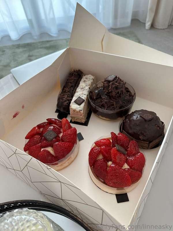 cake for breakfast 🤤 wanna join?