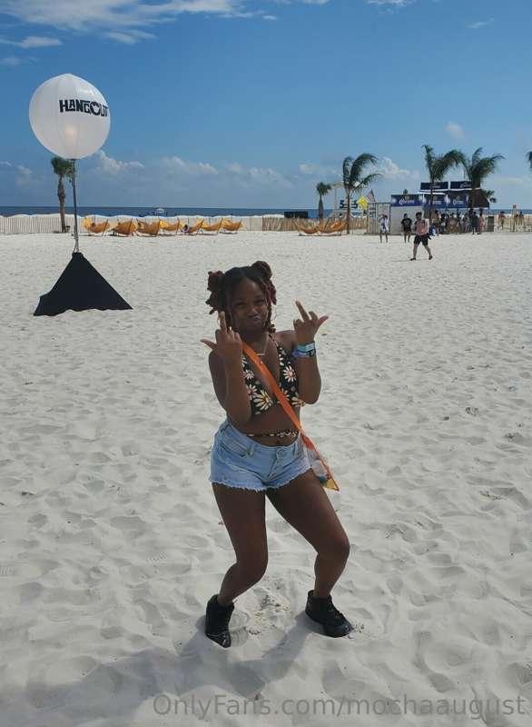 Good morninggg! I'm a little bit the worst because I was hav..