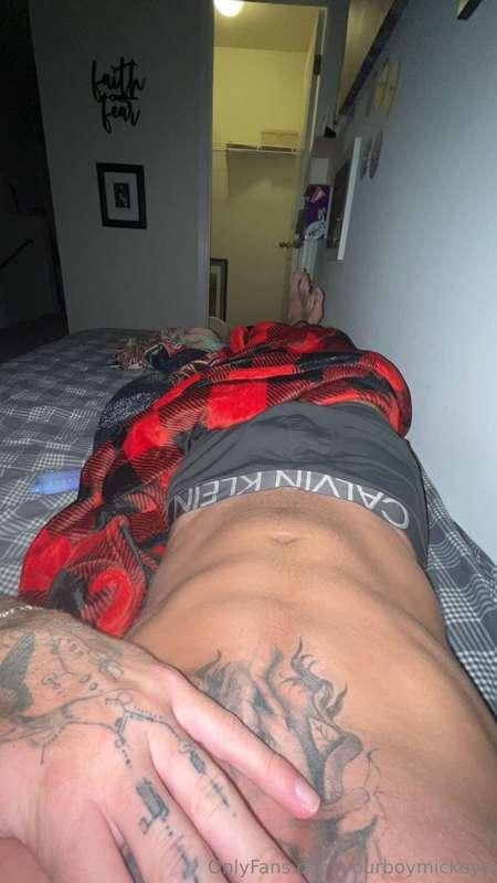 Im sooo horny ;) daddys responding to all messages rn. Don't..