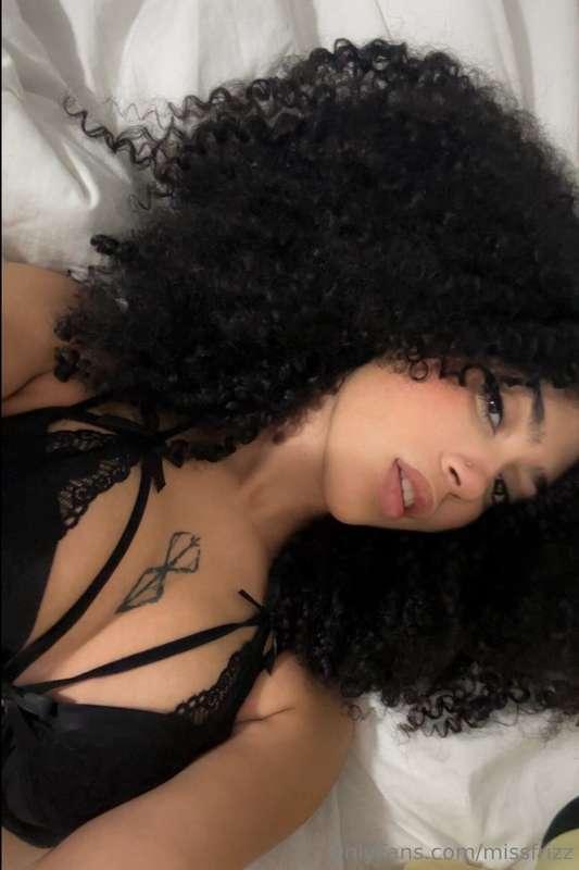 Can't tell whats giving more... my hair or my 🍒 (´♡‿♡`)