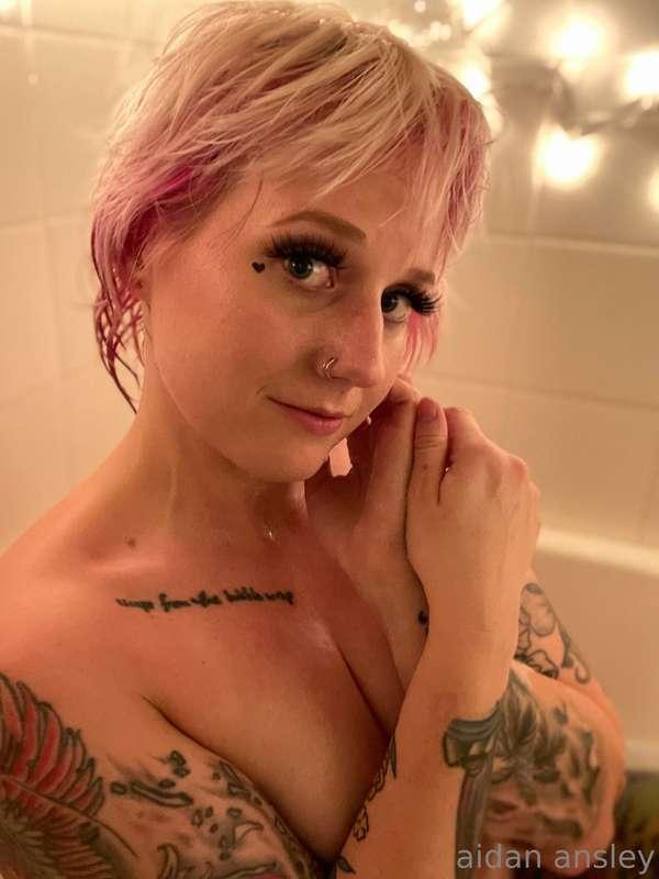 had some fun in the bath last night🥰
made a few fun videos, ..