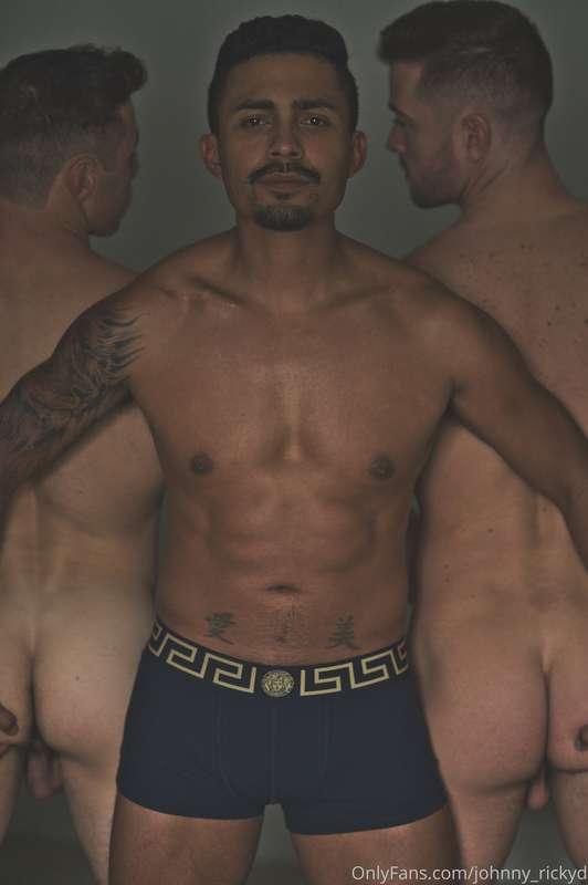 Happy HumpDay Lovers! Squeeze a bum... or two! @kyle_fletche..