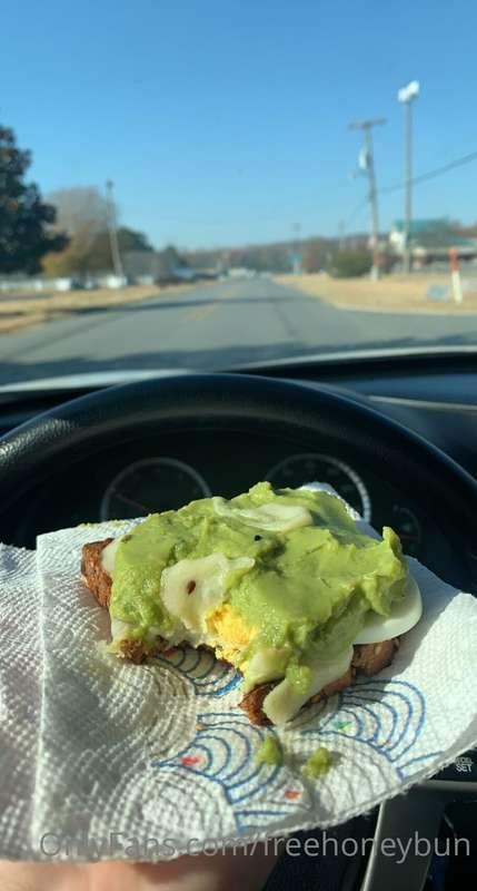 ☀️So….what’s your go to breakfast ? Here’s mine! 😋 When I’m ..