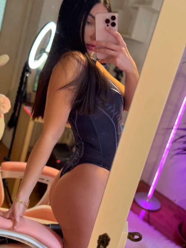 C'è chi vorrebbe stare al posto della sedia e chi mente 😏❣️