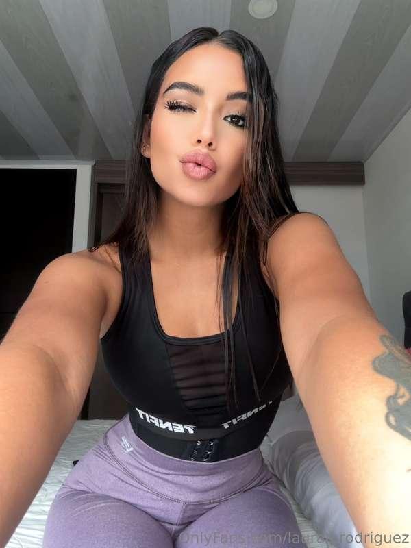 Blowing kisses and sending good vibes your way 💋