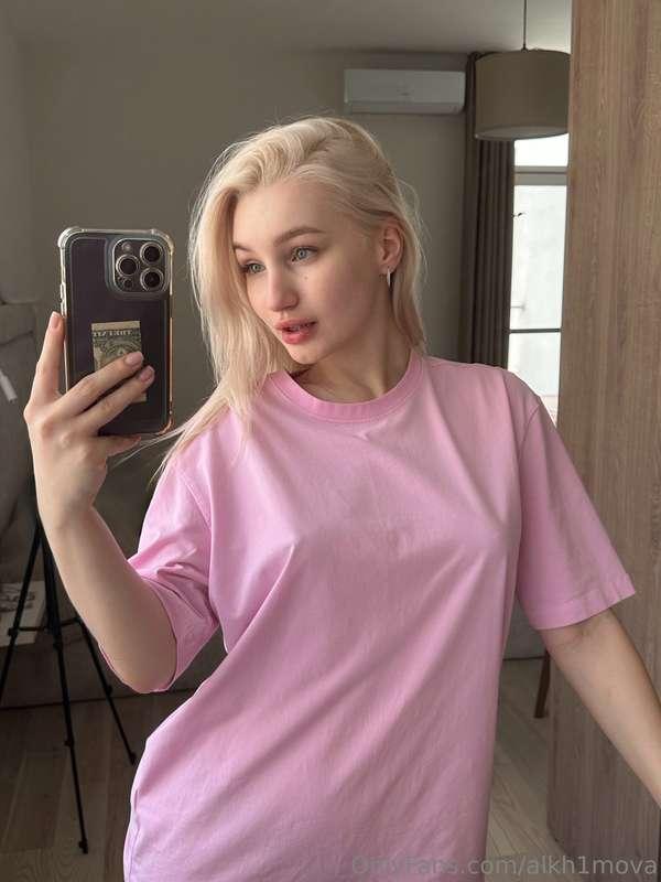 I think I look really good in pink!💕 What color do you think..