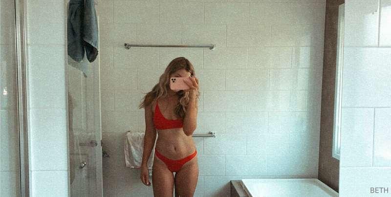 // Get to know me // My name is Beth I’m a 23 y.o girl from ..