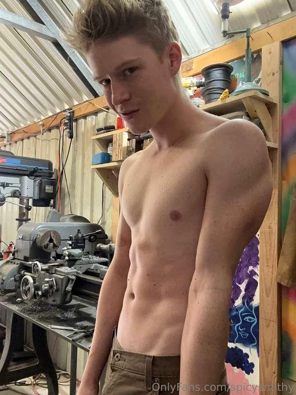 Is it just me or am I looking even sexier?
