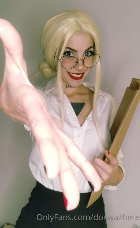 Nice to m3et ya! Harleen Quinzel. And you are.......?