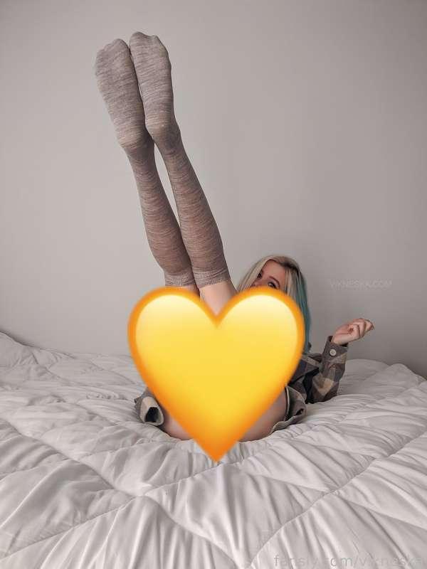 How do you like these stockings? 💛

#stockings #booty #cute #legs #feet