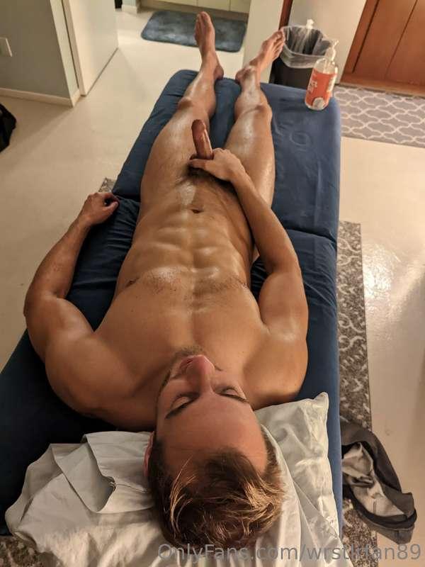 A lovely massage evening with a buddy! He didn't wanna be fi..