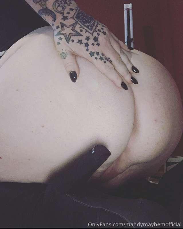 I bet you wanna finger this and lick your wet fingers when y..