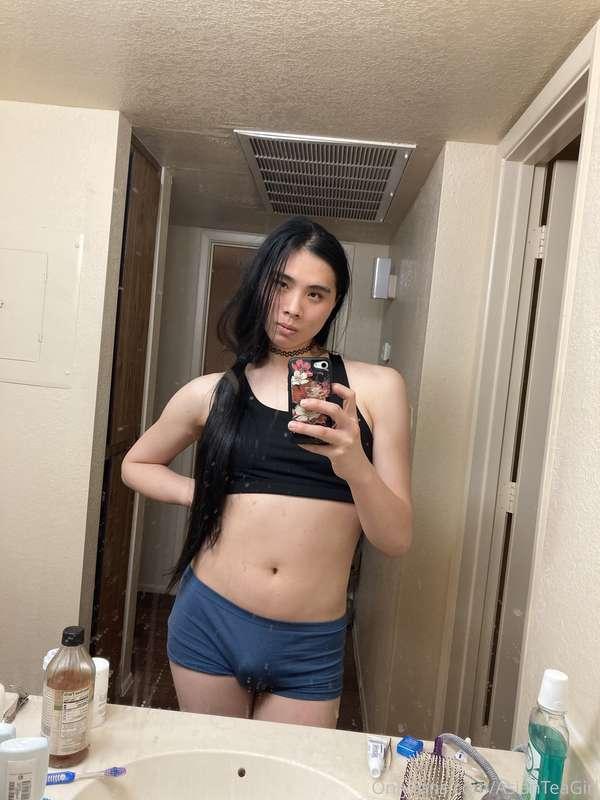 Mirror selfie time, yes i’m basic