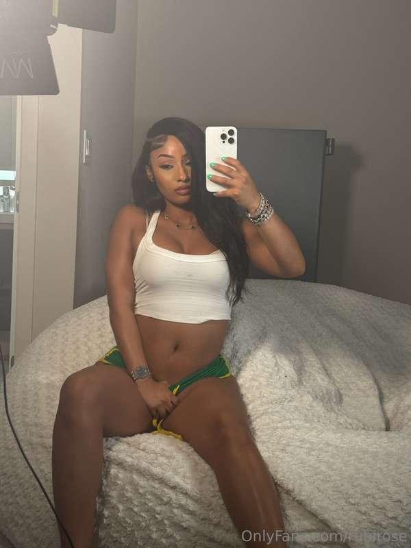 CHECK UR DMS 👀if you wanna see me slide my bottoms to my ank..