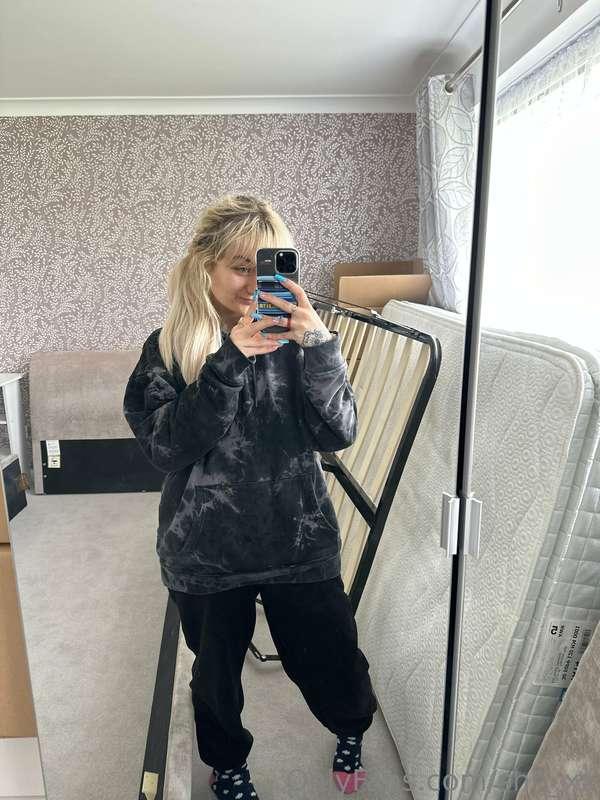 Oh just you wait for these NEW mirror pictures tonight 🥵😈