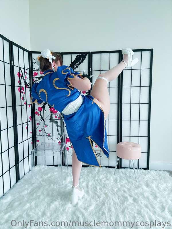 musclemommycosplays image #3