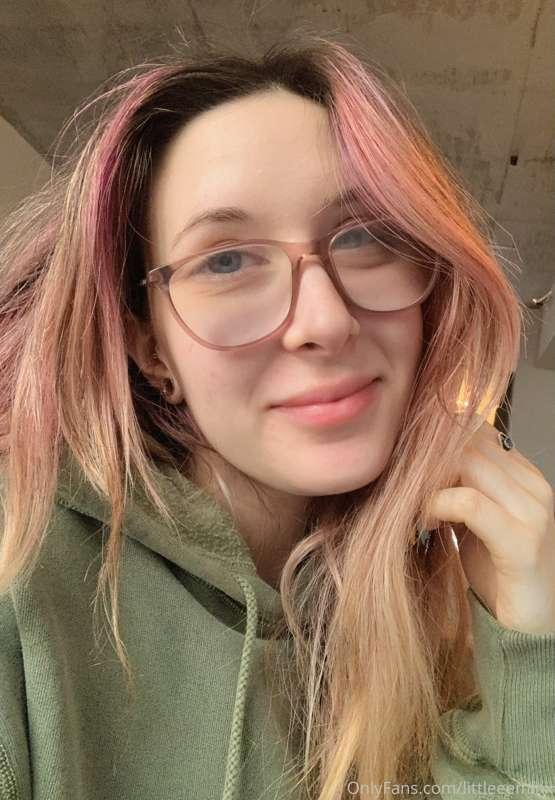Hi, horny while studying obviously 😇