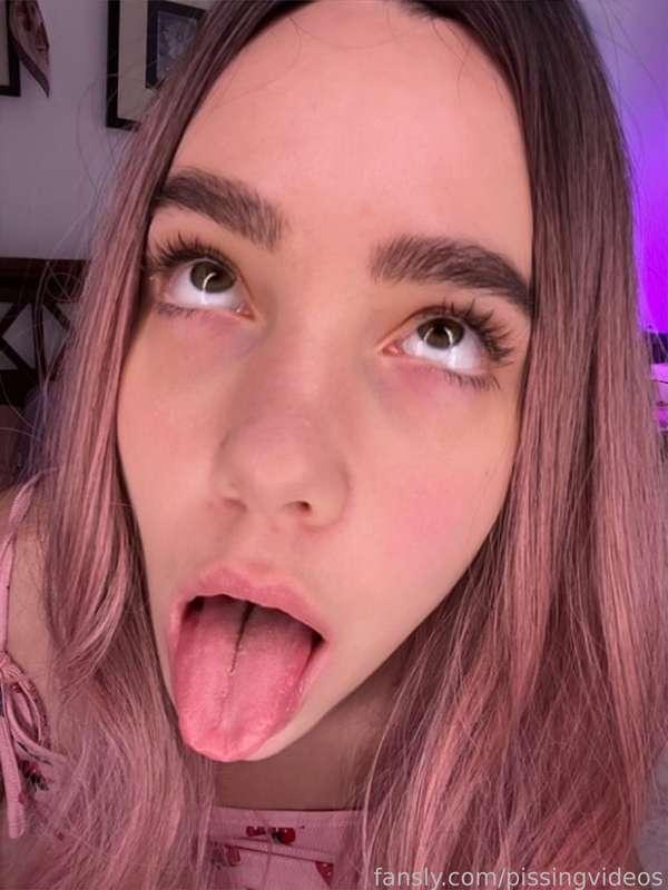 pissingvideos image #0