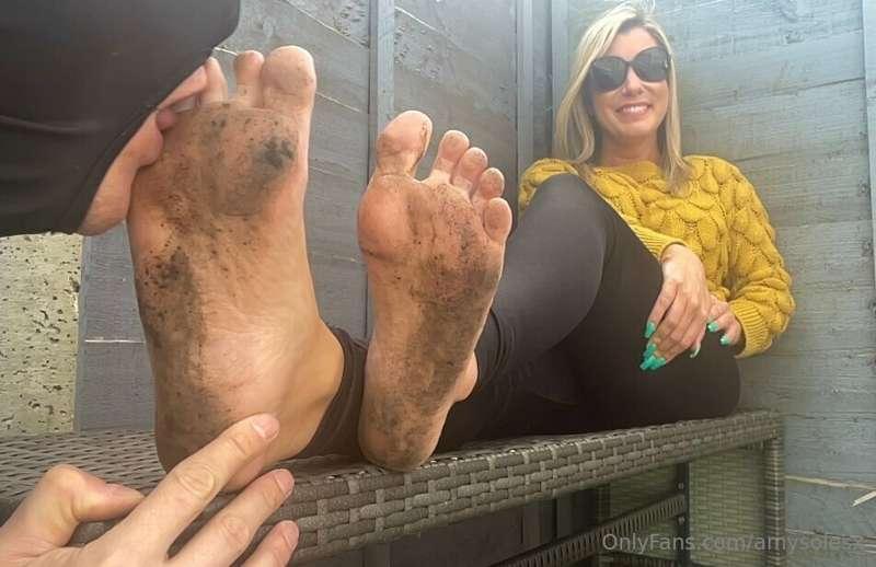 "Foot Cleaning Gardener"