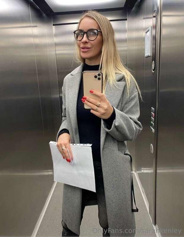 Very busy lady today🤓🤍 Can’t wait to get home and relax 😈