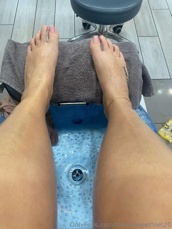 It was pedi day!!! Who can guess which color I got. Winner g..