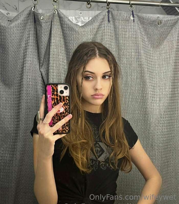 💗 Brand new 💗 eighteen year old @mileymontana1 is a total cu..