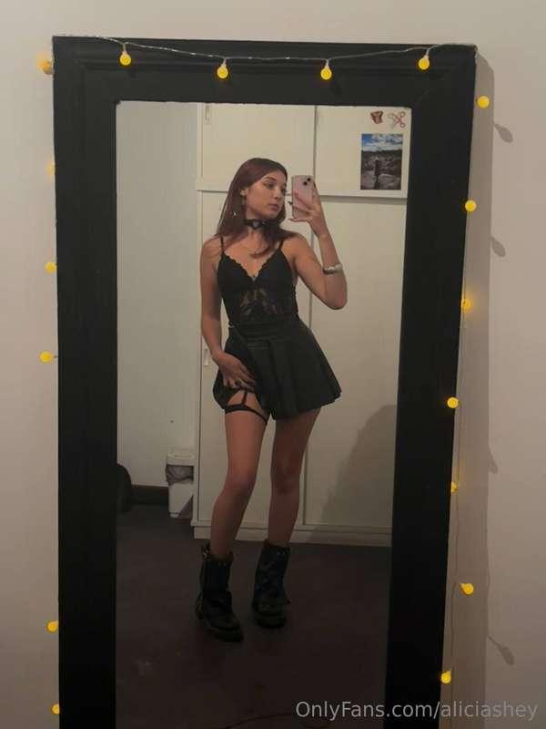 i lovveeee this outfit