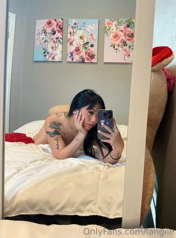 You gotta cum hang in my dm's 🍑