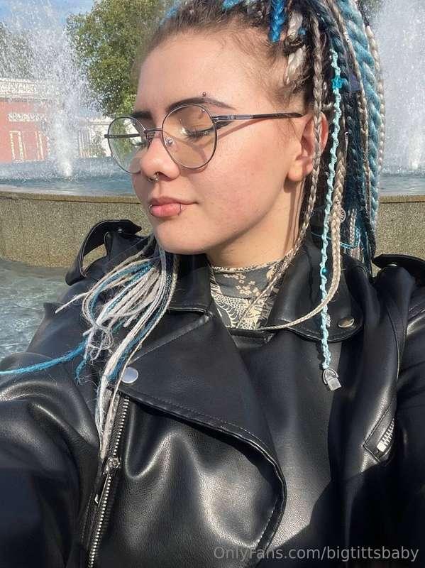 Share with you this moment 🤗🤍 sunny selfie from this day !