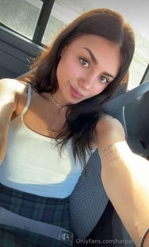 This college cutie wants you to distract her from studying 🤭..
