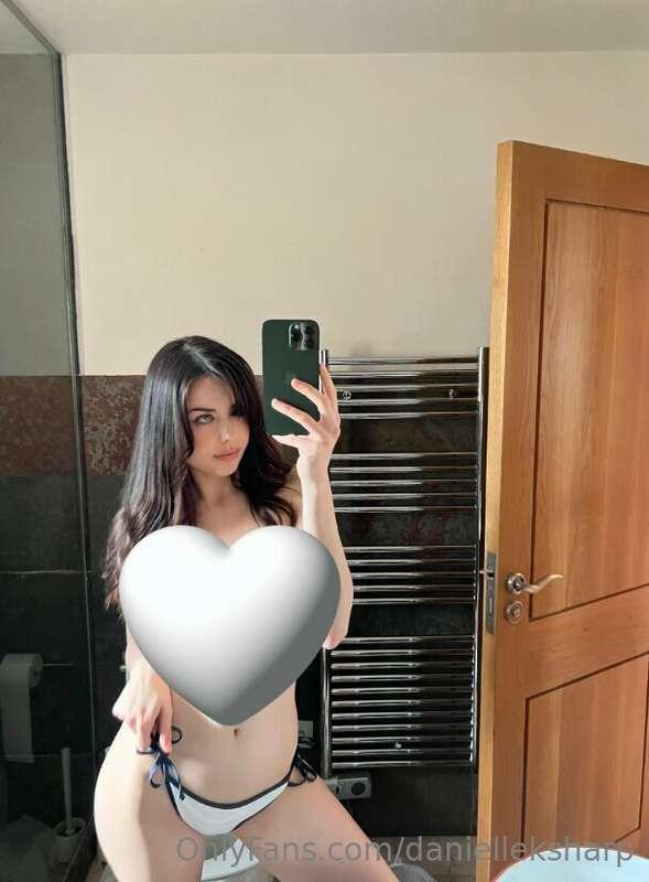New set incoming!!! 🤍 DM coming at 9pm xxx