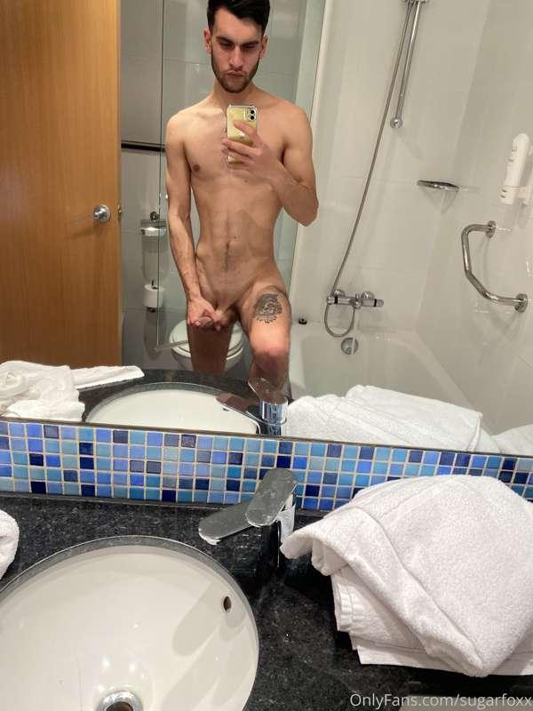 Today I'm a little sad, the girl who fucked me left me last ..
