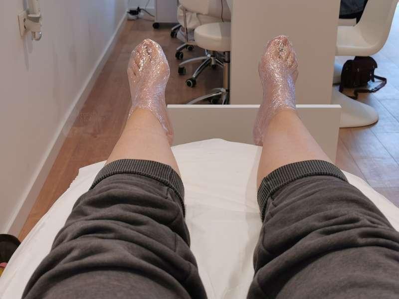 Getting rid of the dead skin on my feet for you guys 💕

Be g..