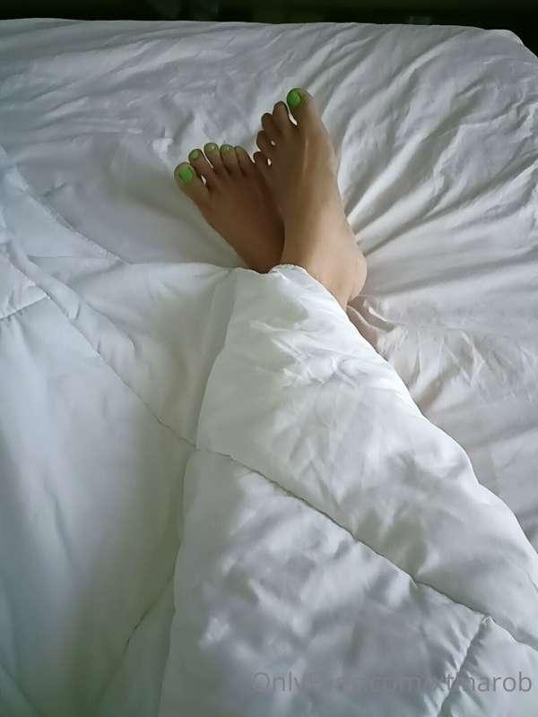 Still tucked up in bed. Good morning 😘