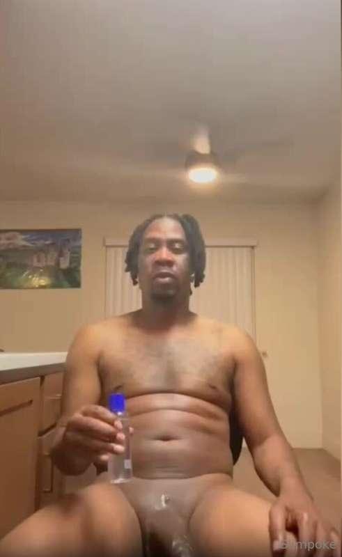 Who's going to help daddy milk this cock!😈🍆
