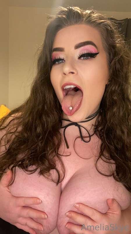 Do you want to see me be more dominant or submissive in a ne..