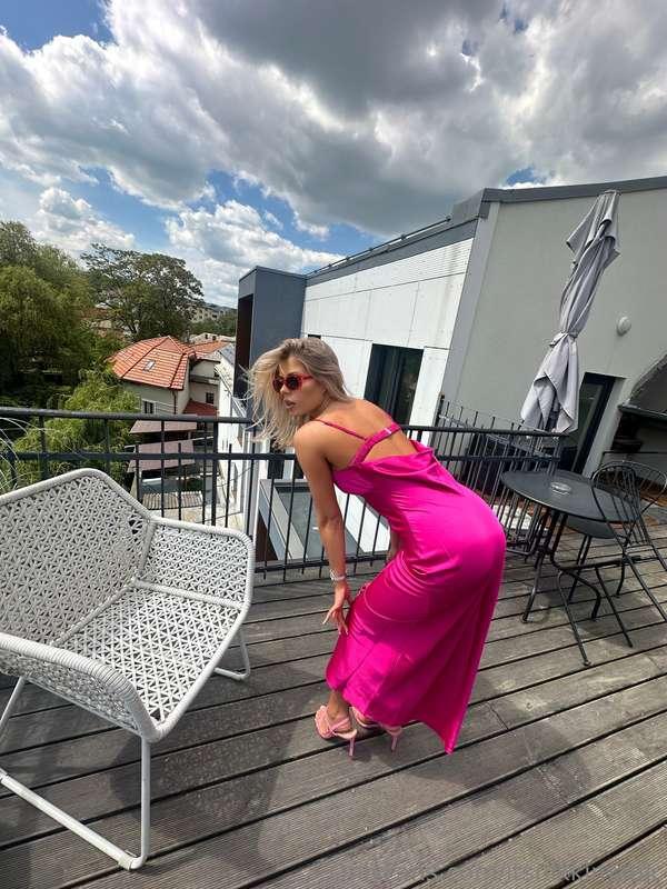We should do it outdoors 😘