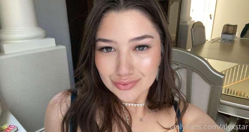 Want to spend your Friday night with me?!💋 I'm home and onli..