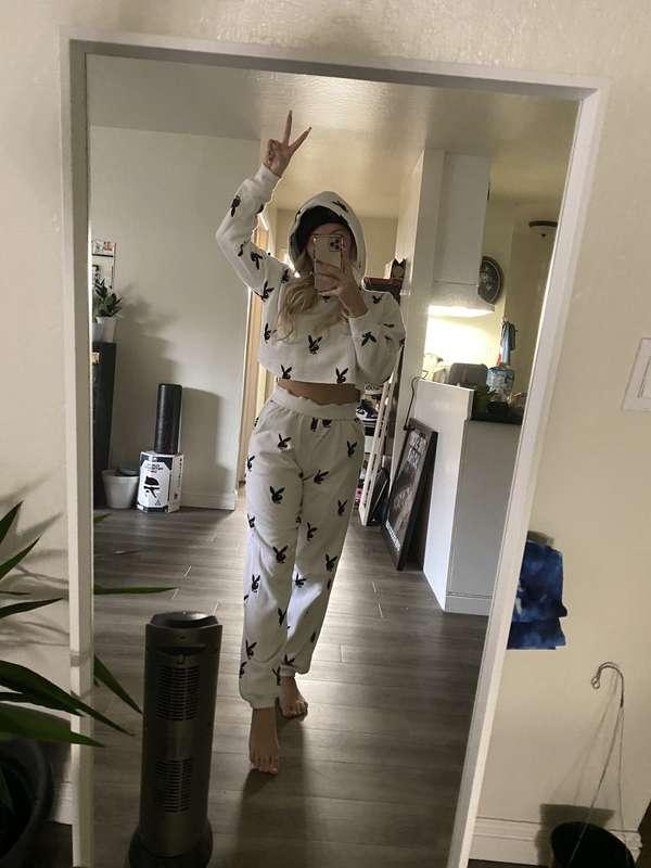 Good afternoon 😘😘😘😘😘 I stayed in bed too late 🤤