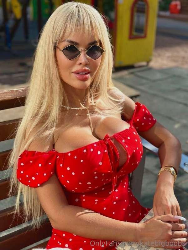 Do you like me in passionate red, Babe? 🍓