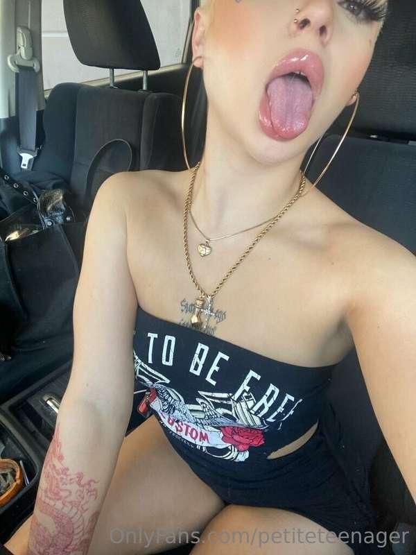 Yeah I’m youngggg, but I’m def a bad girl 👧 😈