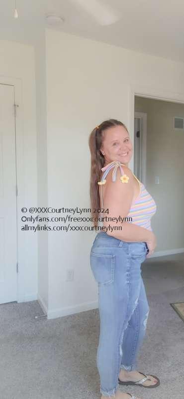 Feeling super cute in my outfit today! Going out to grab som..