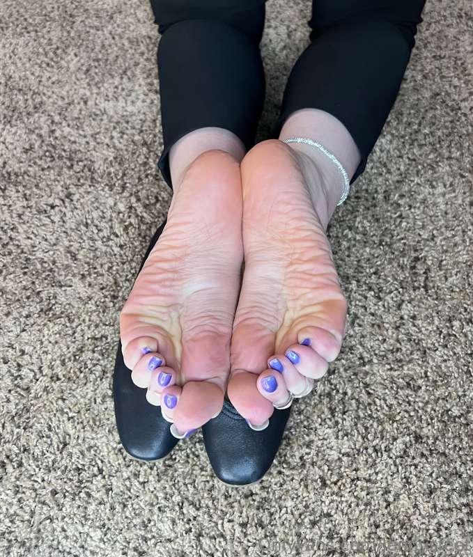 Check your inbox for a sensual soles jerk off encouragement ..