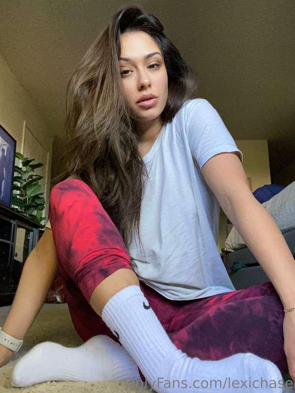 Wanna see these goddess soles???? Huh, foot muncher? Open up..