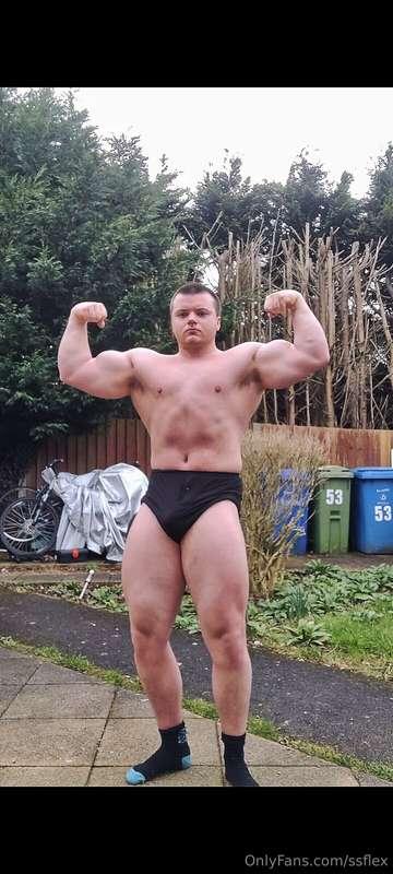 IT IS TIME TO WORSHIP YOUR MUSCLE GOD THE SUPERSAIYAN OF LED..
