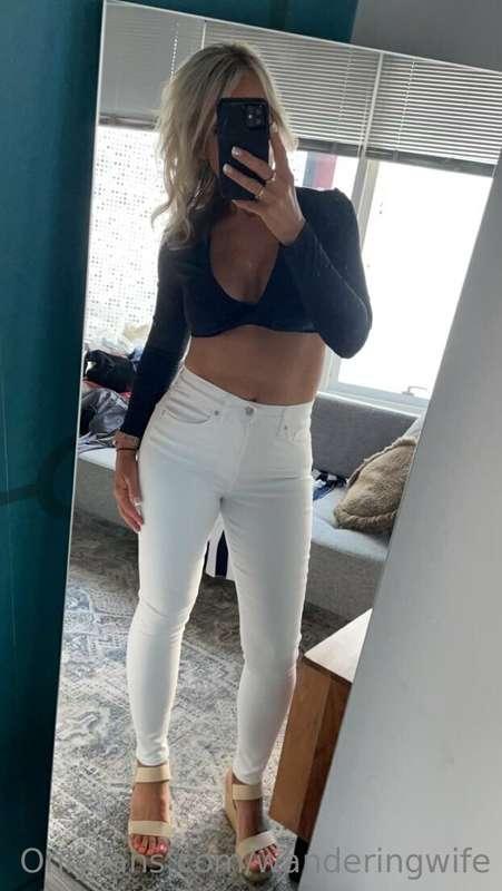 Would you buy me a drink?!🔥💋