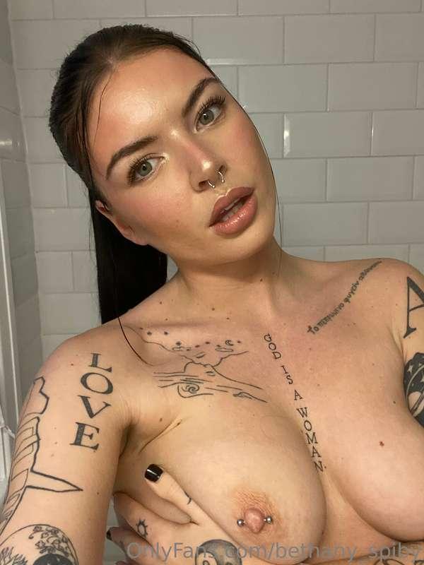 $100 tips and I'll spread my pussy wide and moan for you rig..