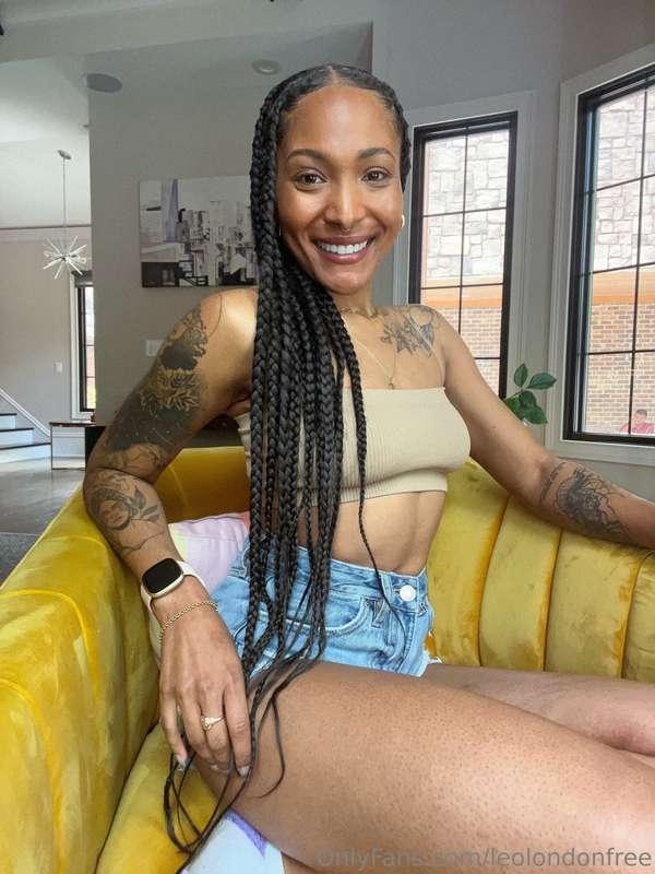 Would you pull my hair while you fuck me in doggy? 🤤🥵